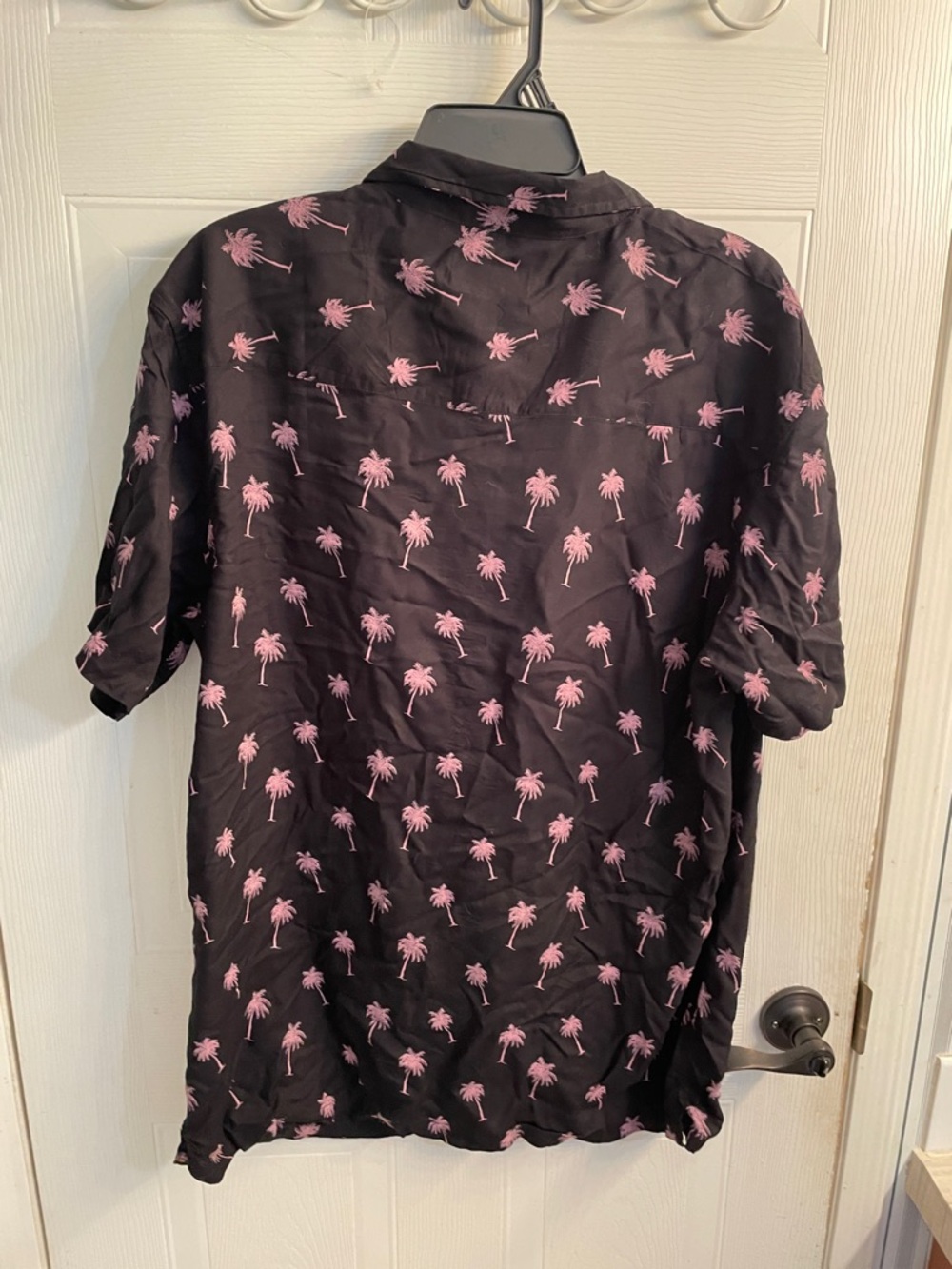 VSTR Men's Black Short-Sleeve Button-Down Shirt with Pink Palm Print - Picture 3 of 4